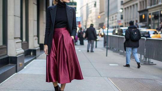 Spódnica plisowana - jak ją stylizować, żeby wyglądała drogo i nowocześnie?