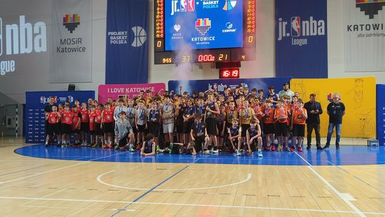 Srebrny sukces młodzików UKS Regis Wieliczka w Lidze Jr. NBA Srebrny sukces młodzików UKS Regis Wieliczka w Lidze Jr. NBA