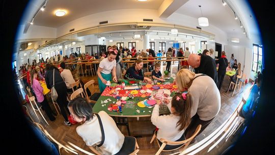 Świąteczne spotkanie ze Świętym Mikołajem dla dzieci objętych pieczą zastępczą