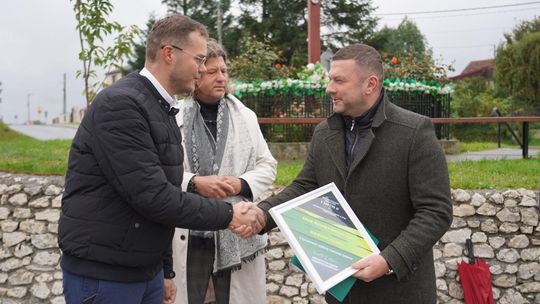 Symboliczne otwarcie drogi w Dziekanowicach