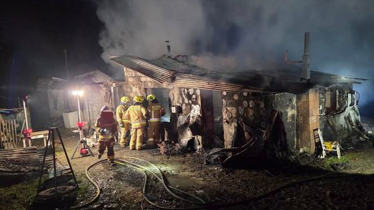 Tragiczny pożar w powiecie limanowskim. Jedna osoba nie żyje a trzy w szpitalu