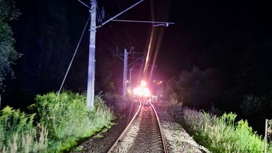 Tragiczny wypadek na torach w Rzozowie. Kobieta zginęła pod kołami pociągu