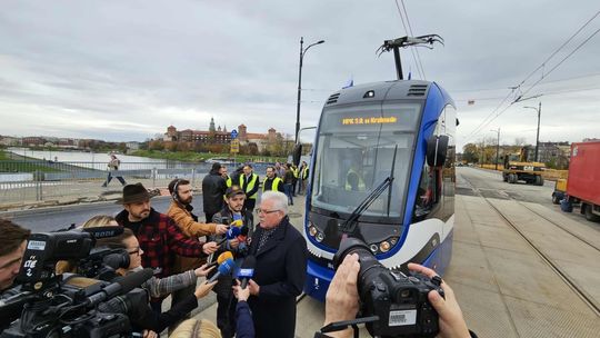 Tramwaje znów na moście Grunwaldzkim w Krakowie Tramwaje znów na moście Grunwaldzkim w Krakowie