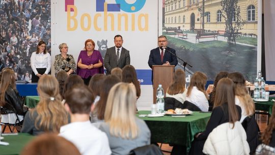 Uhonorowano najlepszych uczniów i nauczycieli z Powiatu Bocheńskiego