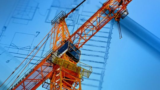 Usługi Dźwigowe i Wynajem Żurawi: Jak Znaleźć Idealne Rozwiązanie dla Twojego Projektu