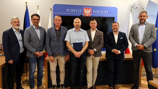 W Zakrzowie powstanie zatoka Kiss & Ride. Powiat podpisał umowę za blisko 192 tys. zł