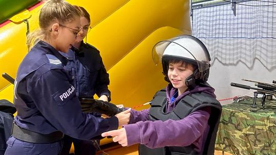 Wieliccy policjanci wzięli udział w koncercie charytatywnym organizowanym dla 6-letniego Stasia Kierzkowskiego