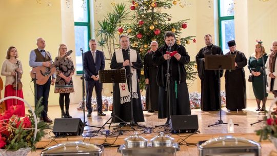 Wieliczka. Betlejemskie Światło Pokoju w Centrum Pomocy dla Ukrainy w Grabiu