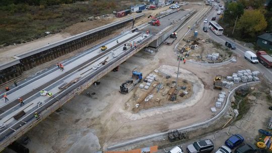 Wielka inwestycja drogowa w Wieliczce nabiera tempa. Nowy węzeł na DK94 gotowy w 65 procentach. Kiedy pojadą nim kierowcy?