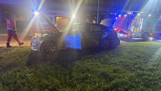 Wypadek drogowy w Krakowie. Trzy osoby poszkodowane, lądował śmigłowiec LPR