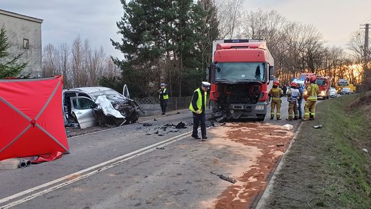 Wypadek drogowy w Libiążu. Nie żyje 46 – letni pasażer osobówki