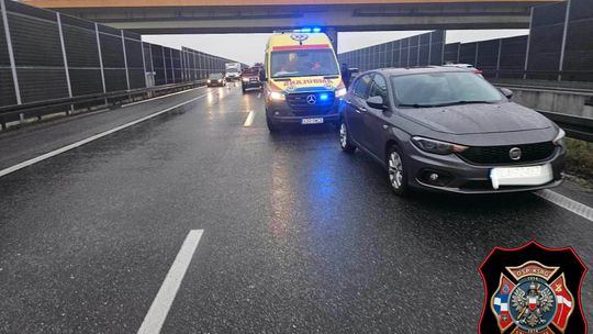 Wypadek na A4 pod Bochnią. Poderwano śmigłowiec LPR Wypadek na A4 pod Bochnią. Poderwano śmigłowiec LPR