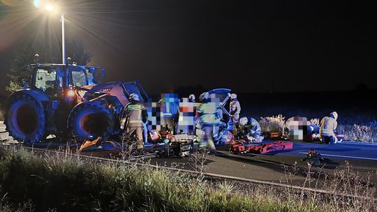 Wypadek samochodu i ciągnika rolniczego pod Wieliczką. Jedna osoba nie żyje, dziecko w ciężkim stanie