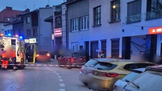 Wypadek w Kalwarii Zebrzydowskiej. Kobieta i dziecko potrącone na przejściu, lądował śmigłowiec LPR