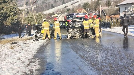 Wypadek w powiecie nowosądeckim. Droga zablokowana. Jedna osoba poszkodowana Wypadek w powiecie nowosądeckim. Droga zablokowana. Jedna osoba poszkodowana