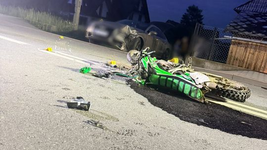 Wypadek z udziałem 14-latka, poszkodowany w szpitalu. Policja: motocykl nie był dopuszczony do ruchu