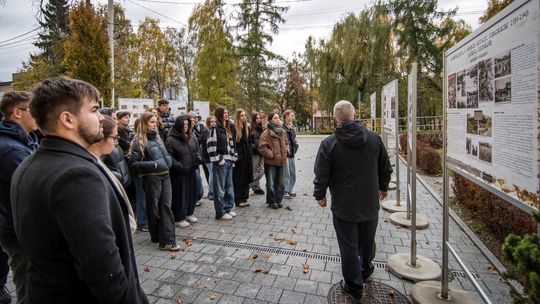 Wystawa „Bocheńszczyzna w okresie okupacji” kontynuuje swoją podróż po Bochni Wystawa „Bocheńszczyzna w okresie okupacji” kontynuuje swoją podróż po Bochni