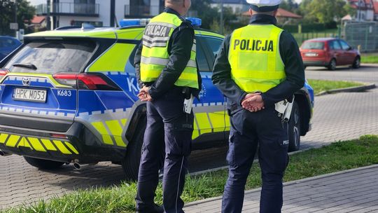 Zachowajmy czujność na cmentarzach - kieszonkowcy i złodzieje czyhają na naszą nieuwagę Zachowajmy czujność na cmentarzach - kieszonkowcy i złodzieje czyhają na naszą nieuwagę