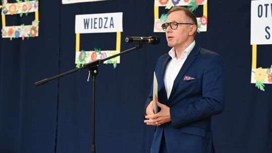 Zastępca Burmistrz nagrodził nauczycieli szkół podstawowych i miejskich przedszkoli