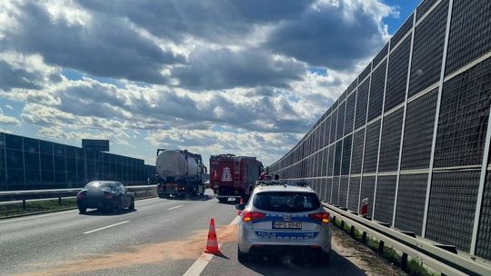 Zdarzenie z udziałem motocyklisty na A4. Interweniowały liczne służby Zdarzenie z udziałem motocyklisty na A4. Interweniowały liczne służby