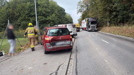 Zderzenie dwóch samochodów w Aleksandrowicach. Jedna osoba poszkodowana