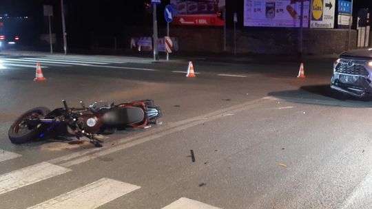 Zderzenie samochodu osobowego z motocyklem w Niepołomicach
