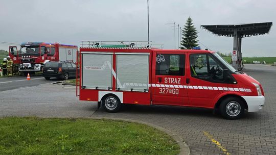 Zderzenie trzech samochodów w Skale. Dwa pojazdy wylądowały w rowie Zderzenie trzech samochodów w Skale. Dwa pojazdy wylądowały w rowie