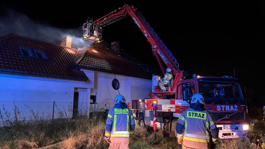Zwęglone zwłoki odnaleźli strażacy w pożarze domu w Zabierzowie Bocheńskim