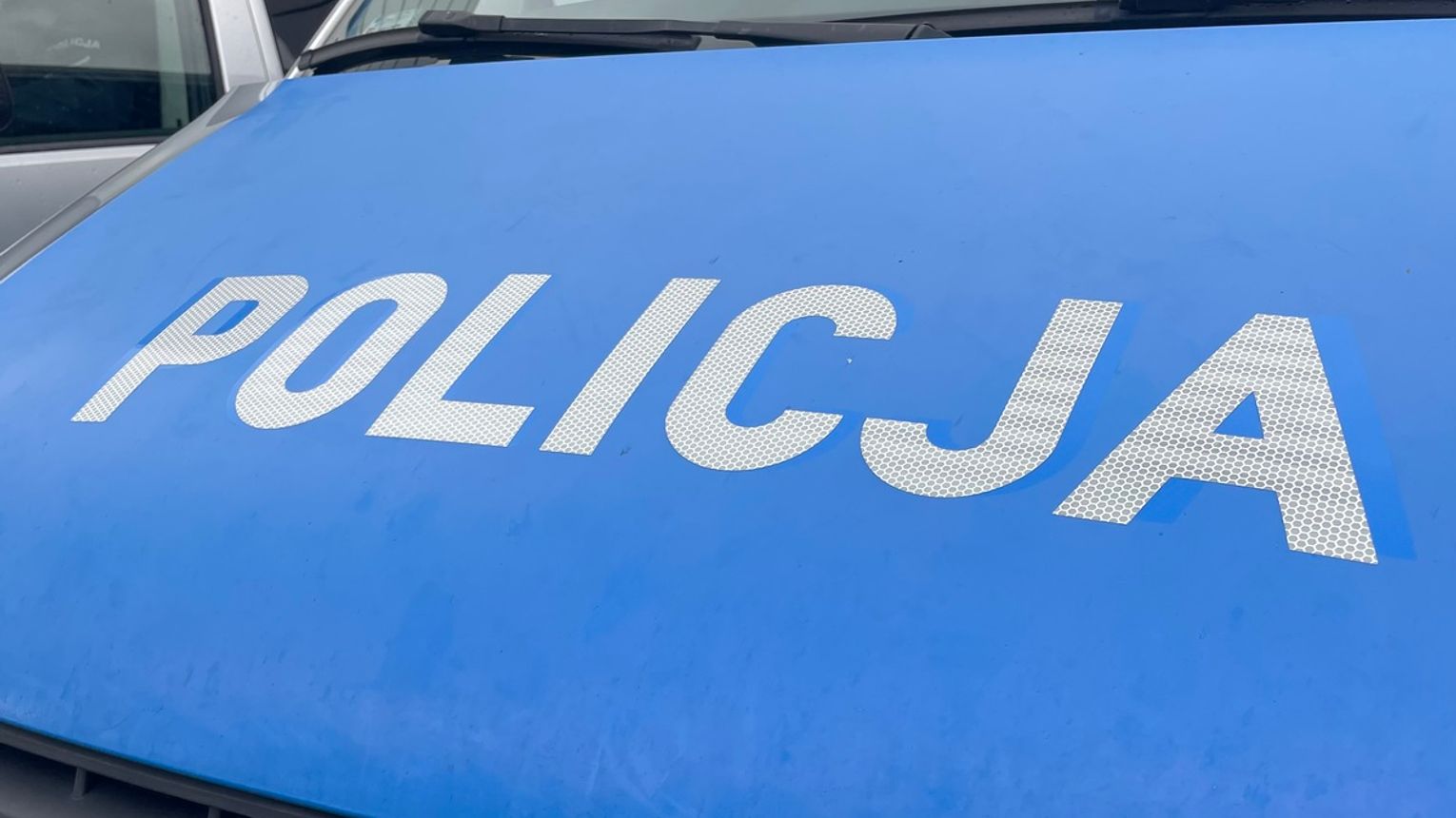 81-latka straciła blisko 850 tys. złotych oszukana na inwestycję w kryptowaluty. Policjanci zatrzymali sprawców.