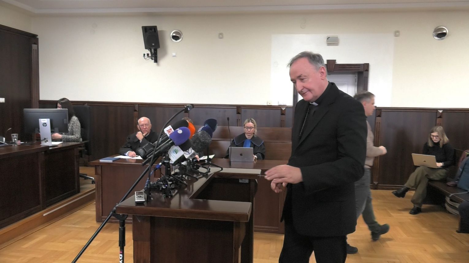 Biskup tarnowski Andrzej Jeż stanął przed sądem