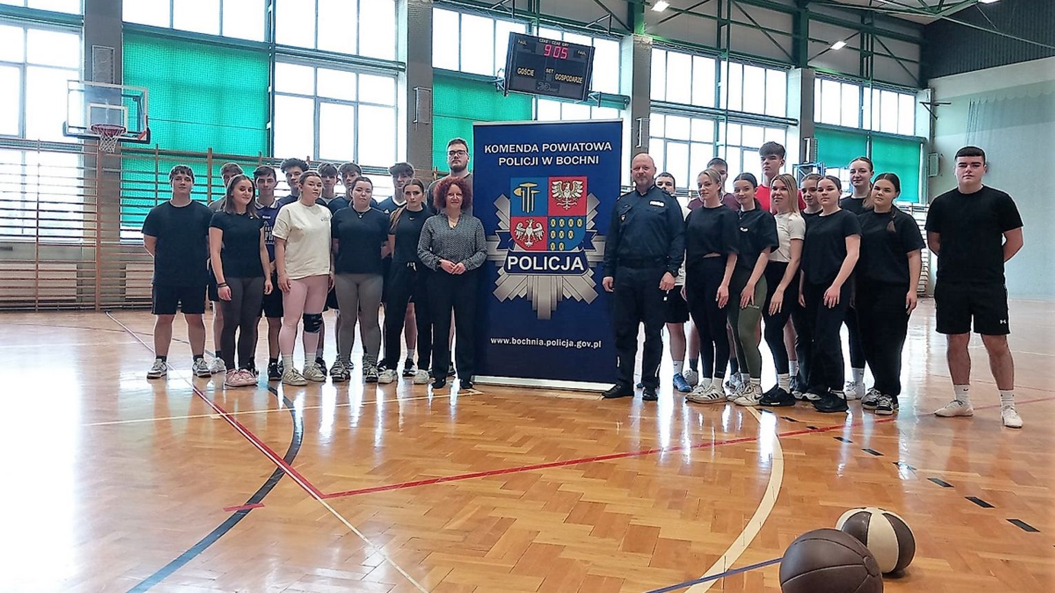 Bochnia. Testy sprawnościowe dla uczniów klas policyjnych