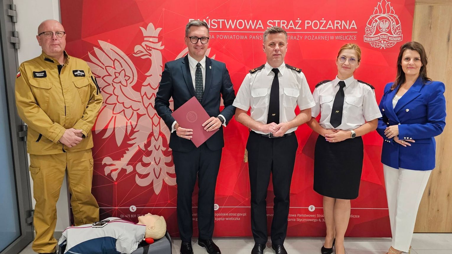 Gmina Wieliczka przekazała strażakom sprzęt szkoleniowy za 23 tysiące złotych