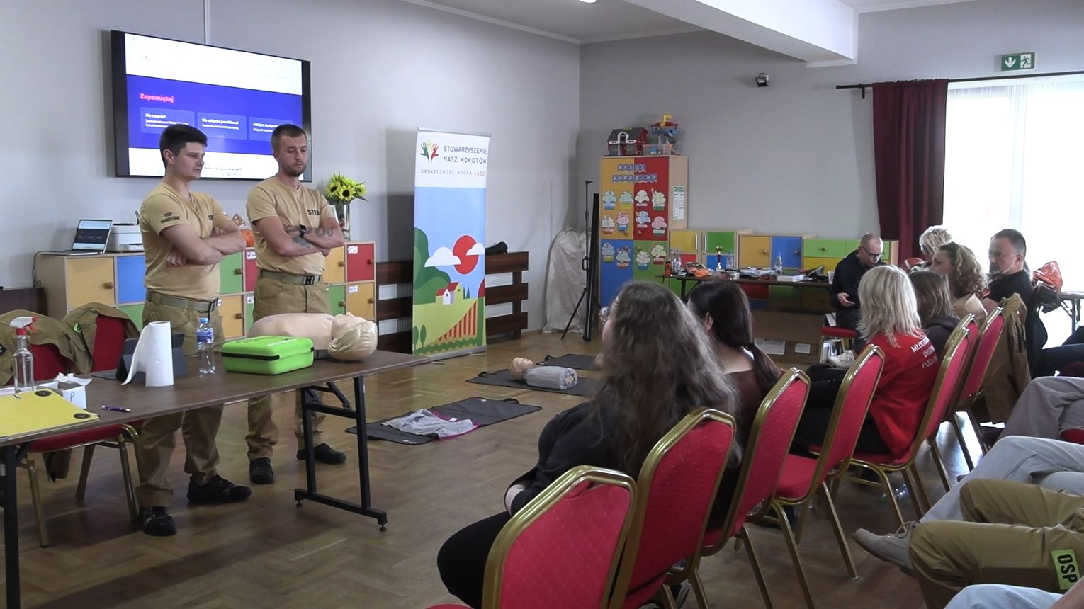 Jak przygotować się na sytuacje kryzysowe? Szkolenia pierwszej pomocy i darmowe czujki dymu