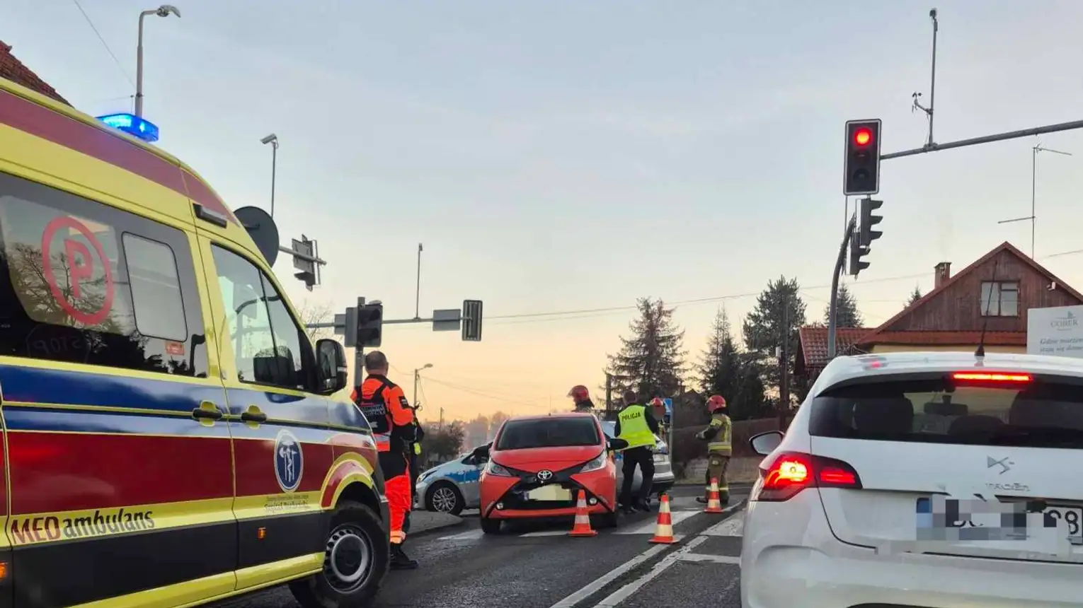 Kobieta trafiła do szpitala po potrąceniu przez samochód w Bochni