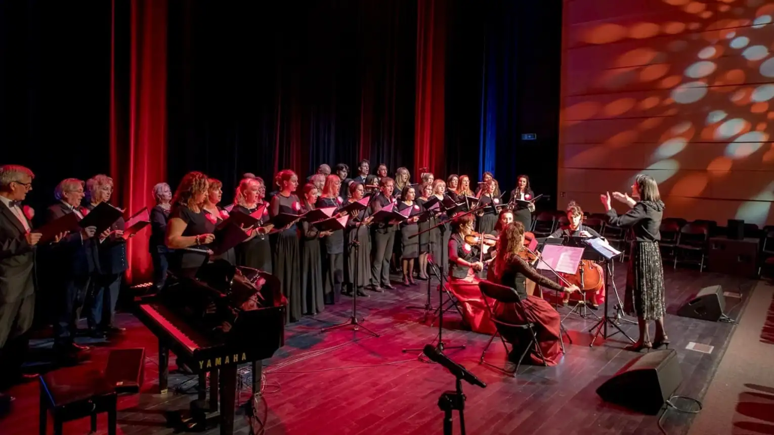 Koncert Patriotyczny w wykonaniu Towarzystwa Śpiewaczego "Lutnia" w Wieliczce