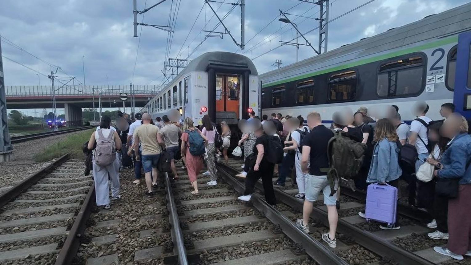 Kraków. Awaria trakcji kolejowej. Ewakuowano 700 pasażerów
