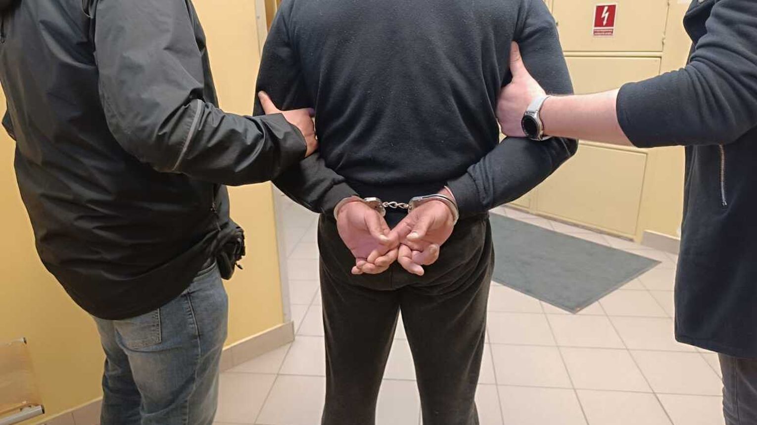 Krakowscy policjanci zatrzymali dwóch dilerów oraz zabezpieczyli prawie 50 kilogramów narkotyków. Ich czarnorynkowa wartość przekracza 2 miliony złotych