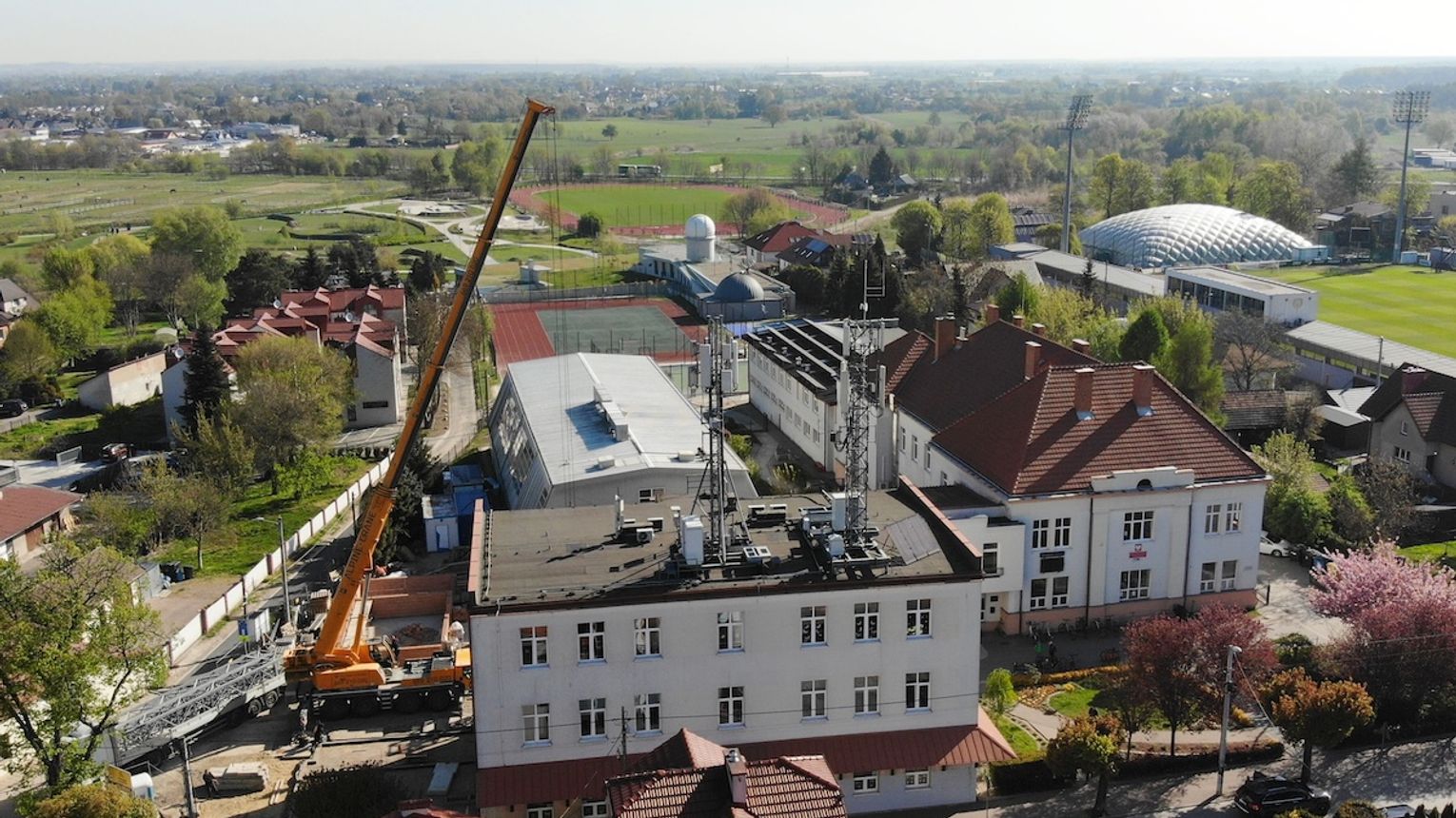 Niepołomice: Trwa rozbudowa Szkoły Podstawowej nr 1. Inwestycja za ponad 8 mln zł nabiera tempa