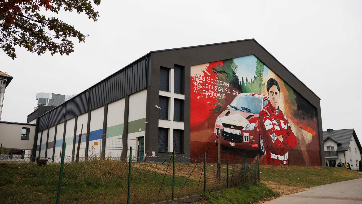 Nowoczesna hala sportowa za ponad 16 mln zł otwarta w Łapanowie. Na uroczystości wicepremier i wojewoda małopolski