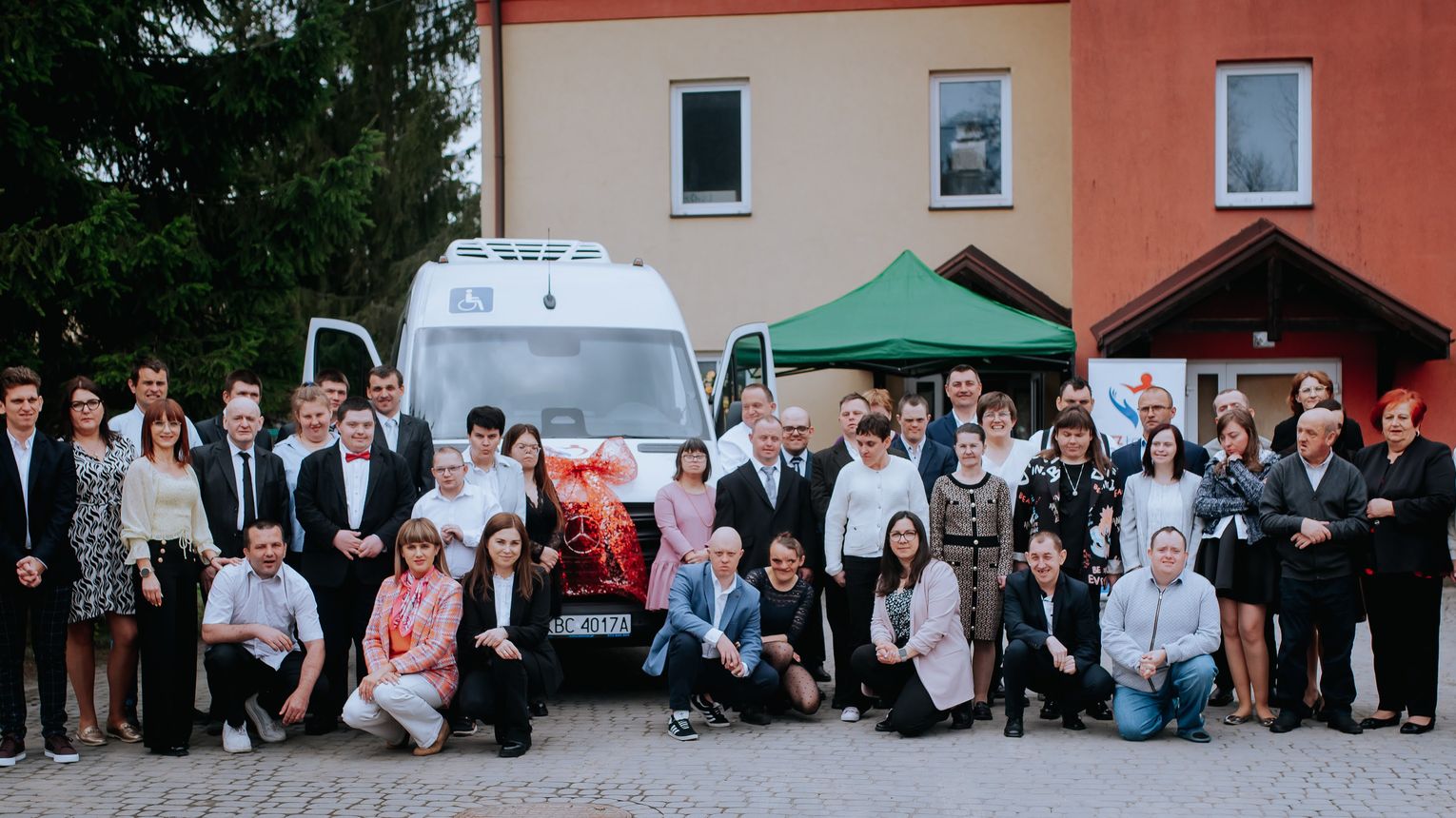 Nowy bus dla Warsztatu Terapii Zajęciowej w Łapanowie