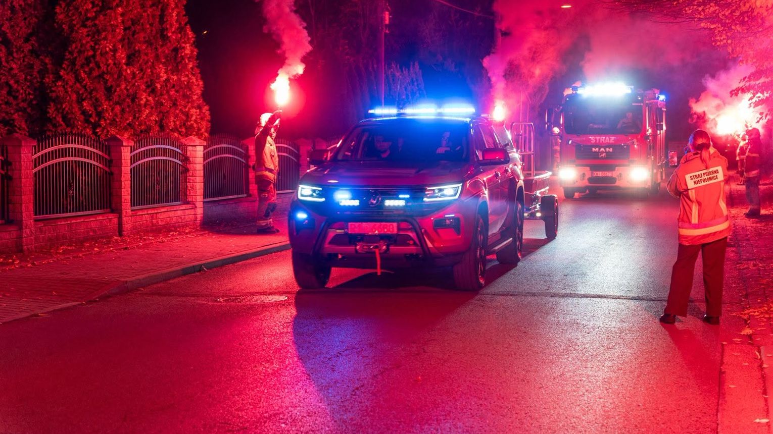 Nowy samochód i łódź ratownicza dla OSP Niepołomice. Strażacy powitali nowy sprzęt
