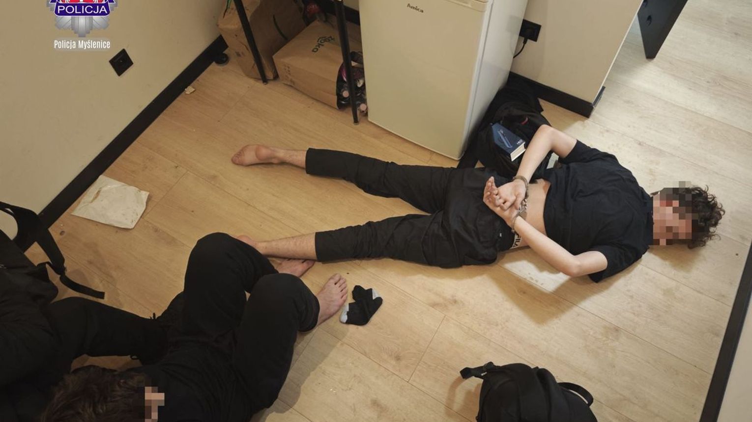„Po nitce do kłębka” – myśleniccy policjanci współnie z kryminalnymi z KWP w Krakowie zatrzymali grupę oszustów