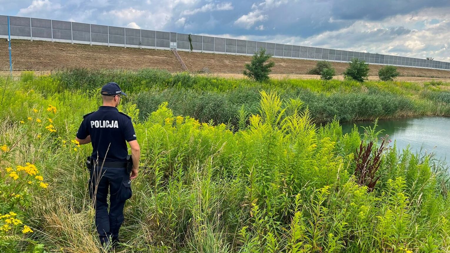 Policjanci kontrolują kąpieliska w powiecie wielickim. Zaglądają również nad „dzikie” zbiorniki