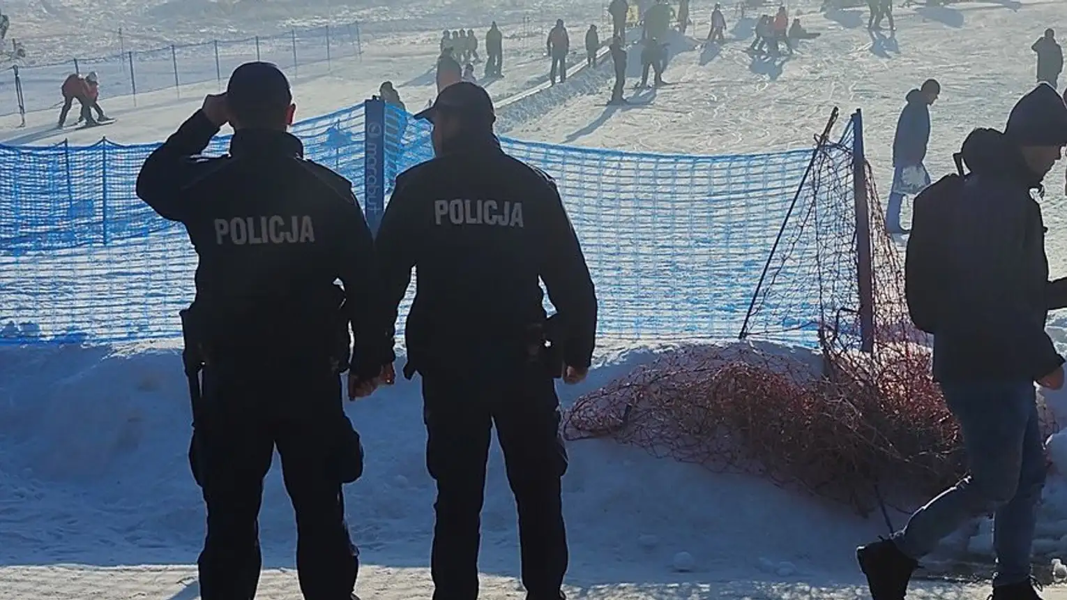 Policjanci pilnują bezpieczeństwa na stoku w Podstolicach