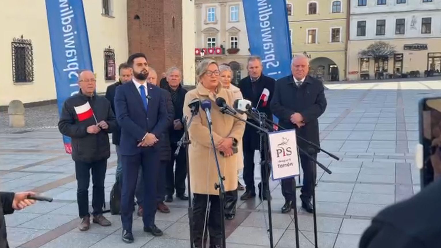 Posłowie PiS o trudnej sytuacji w polskiej służbie zdrowia i potężnej dziurze budżetowej NFZ-u