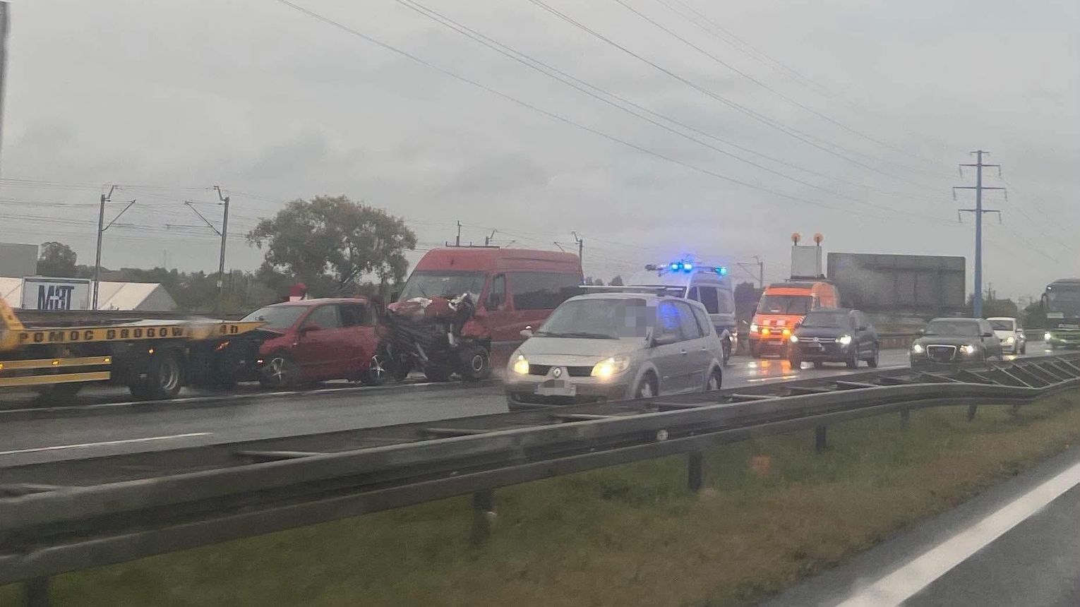 Poważny wypadek na A4 w kierunku Krakowa. Cztery osoby ranne