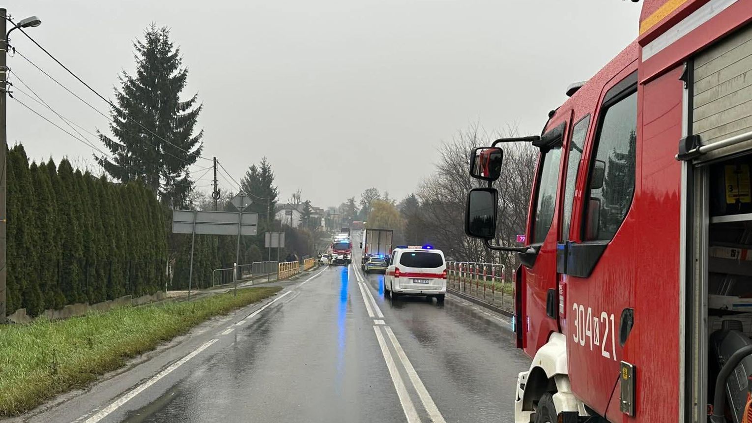 Poważny wypadek na DK79 w Wawrzeńczycach. Trzy osoby ranne, w tym dwoje dzieci. Lądował śmigłowiec LPR
