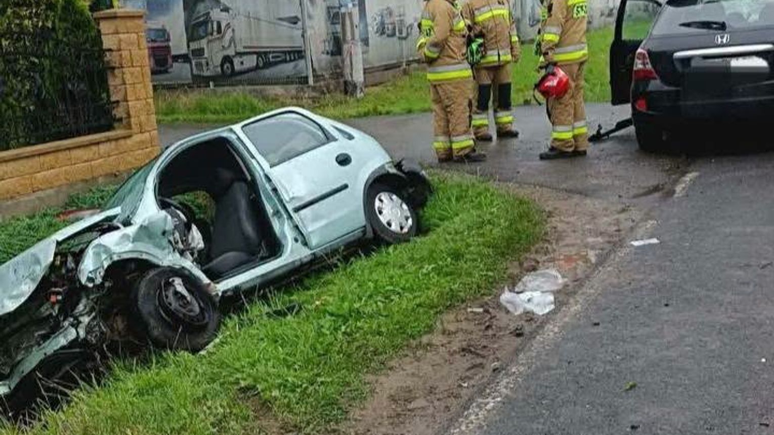 Poważny wypadek w Igołomi. Kobieta była zakleszczona w aucie, lądował śmigłowiec LPR