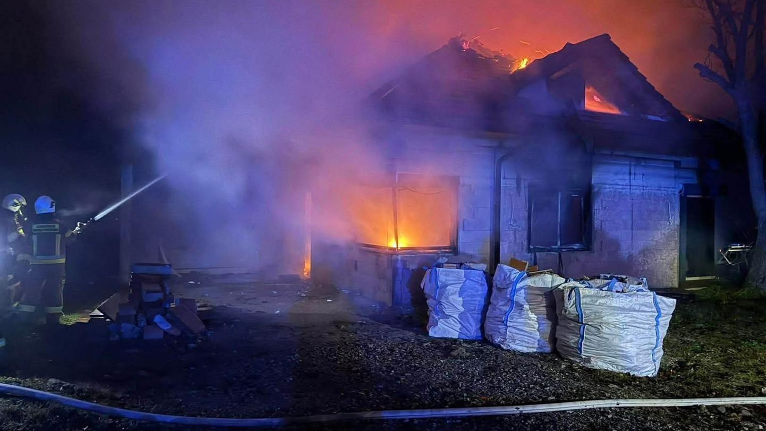 Pożar budynku mieszkalnego w Baranówce – skuteczna akcja służb bez osób poszkodowanych