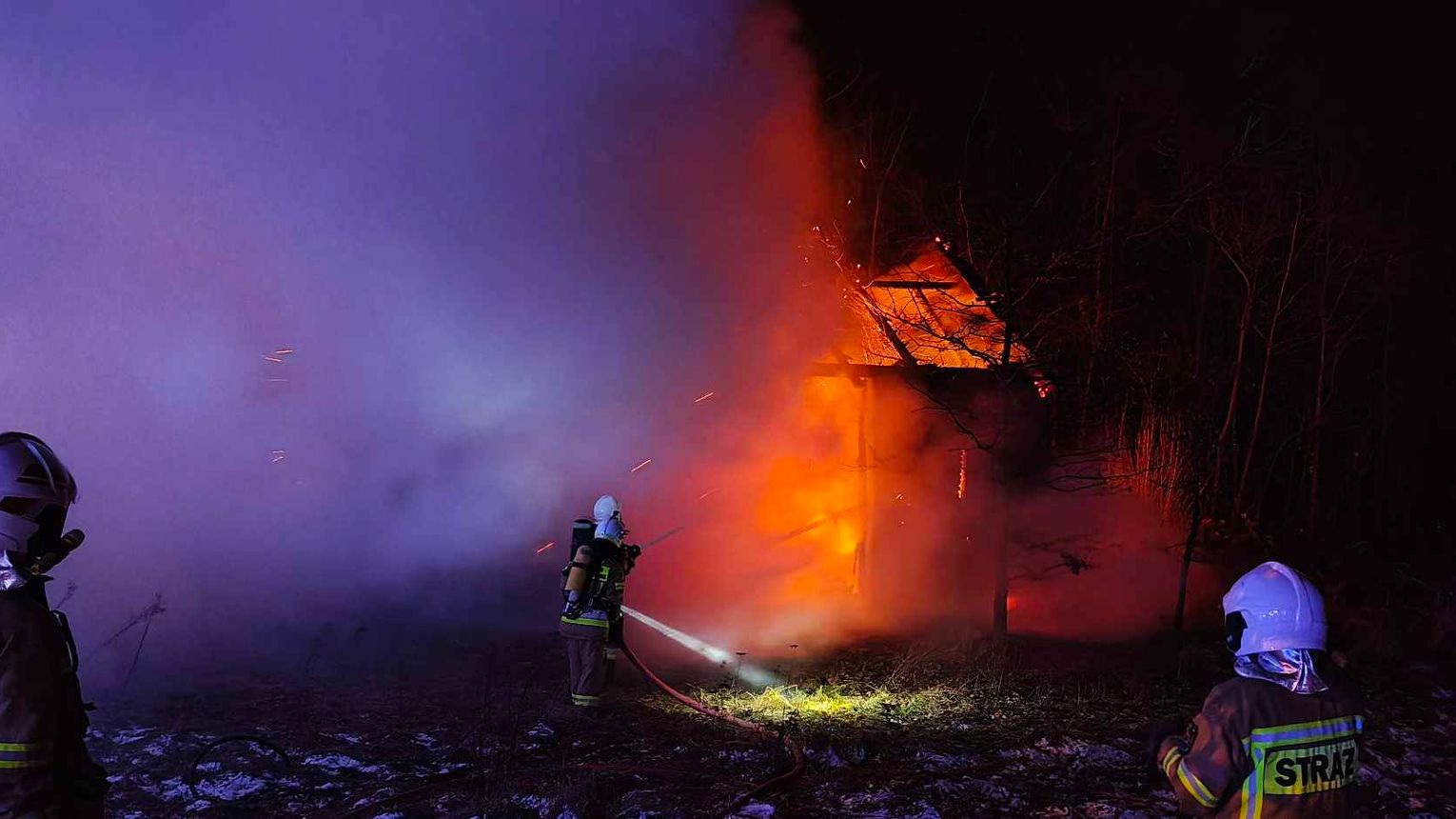 Pożar stodoły w powiecie krakowskim. Strażacy z gminy Krzeszowice w nocnej akcji!